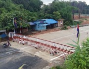 ច្រកទ្វារអន្តរជាតិអូរយ៉ាដាវបានរងការរិះគន់ពីសំណាក់ប្រជាពលរដ្ឋក្នុងក្រុងបានលុង