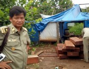 ទីតាំងស្តុកឈើដុះស្លែ មួយកន្លែងត្រូវសមត្ថកិច្ចជំនាញ ចុះបង្ក្រាប នៅស្រុកអណ្តូងមាស ,,,,,,