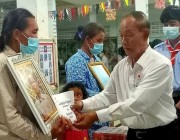 ក្រុមគ្រួសារជនរងគ្រោះដោយសារឧបទ្ទវហេតុគ្រោះធម្មជាតិរន្ទះបាញ់ស្លាប់និងរបួសចំនួន១១នាក់នៅស្រុករុក្ខគិរីត្រូវបានទទួលអំណោយពីសម្តេចកិត្តិព្រឹទ្ធបណ្ឌិតប៊ុនរ៉ានី.ហ៊ុនសែនប្រធានកាកបាទក្រហមកម្ពុជា