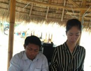 អ្នកទិញដីឡូច្រើននាក់ ប្តឹងអភិបាលខេត្តកណ្តាល លើករណីលោក អំ សំអូន សមាជិកក្រុមប្រឹក្សាខេត្តកណ្តាល និង ជា «ម្ចាស់គម្រោងដីឡូតិ៍ក្រុងតាខ្មៅថ្មី» ដែលមិនបានធ្វើប្លង់រឹងជូនពួកគាត់ ។