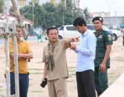 ឯកឧត្តមអភិបាលខេត្ត ឯកឧត្តមរងខេត្ត និងមន្ត្រីពាក់ព័ន្ធមួយចំនួនអញ្ជើញចុះពិនិត្យមើលស្ថានភាព កម្ពស់ទឹកអាងទន្លេវ៉ៃគោ និងទំនប់ទឹកនៅផ្លូវក្រវ៉ាត់ក្រុង