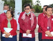 លោកជំទាវកិត្តិសង្គហបណ្ឌិត ម៉ែន សំអន បានអញ្ជើញចែកអំណោយមនុស្សធម៌របស់សាខាកាកបាទក្រហមកម្ពុជាខេត្ត ជូនដល់ជនងាយរងគ្រោះ មានចាស់ជរា ជនពិការ និងគ្រួសារដែលមានជីវភាពខ្វះខាតចំនួន ១០៦គ្រួសារ មកពី១០ឃុំ ក្នុងស្រុករំដួល