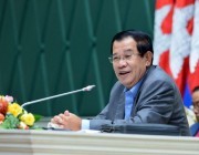 ✍សម្តេចតេជោ ហ៊ុន សែន បានរំលឹកទៅអ្នកដែលចូលចិត្តលុបឆ្នេរ ឬកាប់ព្រៃកោងកាង ដើម្បីជាប្រយោជន៍ខ្លួនថា កុំកាប់មេមាន់សម្រាប់ឆ្ងាញ់មួយពេល ត្រូវរក្សាមេមាន់ទុក ដើម្បីយកស៊ុត។✍ តែបើក្រឡេកមកមើល មន្ត្រីធំៗមួយចំនួន ហ៊ានចាក់អាចម៌ដី លប់ចំណីព្រែក និងសង់សំណង់រឹងមាំ នៅតាម មាត់ព្រែកស្រែអំបិល មានរយៈពេលជិត១ឆ្នាំហើយ នៅតែអាថ៌កំបាំង ខណៈលឺថា លោកផ្កាយ២ លី ហួត បានលក់ទៅអោយកូនថៅកែម្នាក់ឈ្មោះ ធី ហើយមិនដឹងថា ច្បាប់គេរត់ដល់ថ្នាក់ណានោះទេ ?