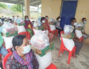 លោកជំទាវកិត្តិសង្គហបណ្ឌិត ម៉ែន សំអន អញ្ជើញចុះសួរសុខទុក្ខ និងឧបត្ថម្ភដល់ប្រជាពលរដ្ឋចំនួន ១១០គ្រួសារ និងសមាជិកក្រុមប្រឹក្សា ៣៩រូប មកពី៤ឃុំ
