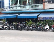 កន្លែងចាក់បាល់ តាម បណ្ដោយផ្លូវលេខ ៤៧៤ ស្ថិតក្នុងសង្កាត់បឹងត្របែក ខណ្ឌចំការមន មានភ្ញៀវច្រើនកុះករ