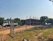 សំណង់មហិមា កំពង់ចាប់ផ្តើមនៅមាត់ទន្លេ ដស្វាយជ្រុំ ភូមិស្វាយជ្រុំ ឃុំស្វាយជ្រុំ ស្រុកខ្សាច់កណ្តាល ខេត្តកណ្តាល ។