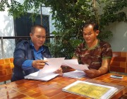 កូនទាហានពិការម្នាក់ វេចស្ពាយឯកសារ ស្វែងរកទេវតាជួយ
