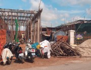សំណង់រឹងមុាំ.គ្មានច្បាប់សង់លើដីចំណីទន្លេរគ្មានប្លង់ចំនួនបីកន្លែងកំពង់សាងសង់បានយ៉ាងរលូន.នៅមុខផ្សារព្រែកឃ្លោក