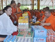 ពិធីប្រគេនចង្ហាន់ដល់ព្រះសង្ឃចំនួន ២៥០អង្គ នៅក្នុងវត្តជម្ពូព្រឹក្សា ហៅ(វត្តថ្មី) ស្ថិតក្នុងសង្កាត់សង្ឃ័រ