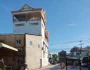 លោក គួច ចំរើន អភិបាលខេត្តកណ្តាល មិនមានចំលើយពីការរុះរើស្ថានីយ៍ប្រេងនៅជិតសាលាស្អាង និងការបំបិទដានអោយថយ ២.១០ម៉ែត្រ នោះទេ
