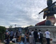 ការបន់ស្រន់រកក្តីសុខ នឹងរកទទួលទានឲ្យសមប្រកបរបស់ប្រជាពលរដ្ឋប្រុសស្រីមួយចំនួន នៅតែមានជំនឿលើរូបសំណាក តាដំបងក្រញួងថា នៅតែស័ក្កសិទ្ធ